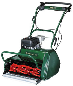 Balmoral 14SK : The Balmoral is undoubtedly one of the best petrol cylinder lawnmowers on the market today. This well engineered machine boasts a recoil start low emission : 3 HP Kawasaki Engine